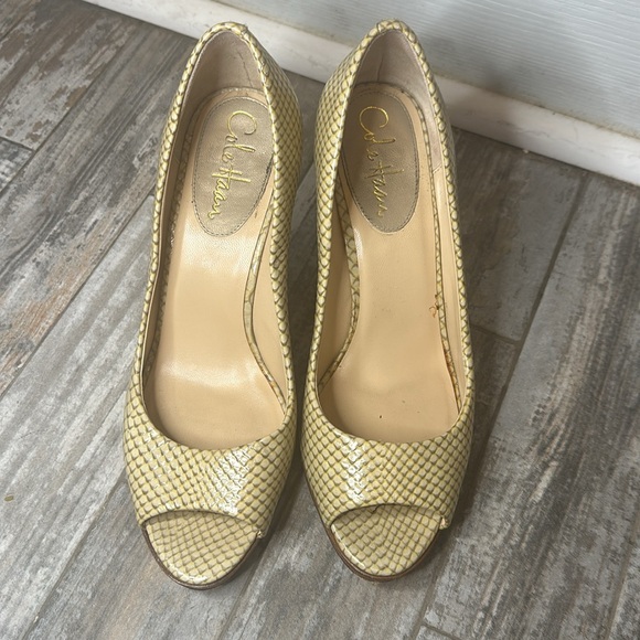Cole Haan Open Toe Snake Skin 4 inch Wedge Size 8 - Picture 2 of 5